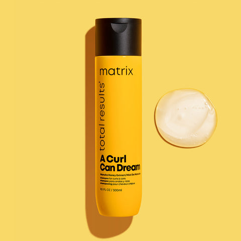 SHAMPOOING A CURL CAN DREAM