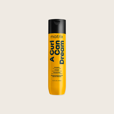 SHAMPOOING A CURL CAN DREAM
