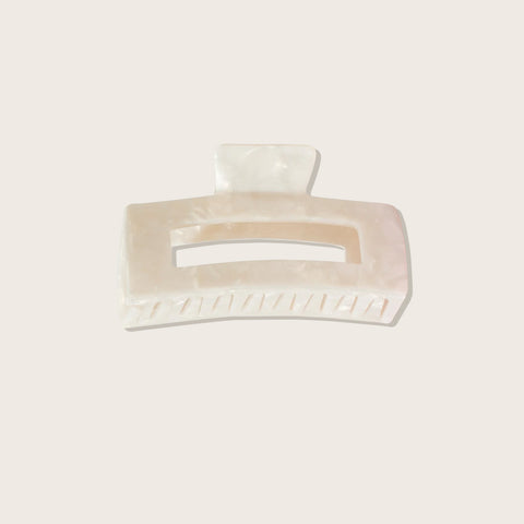 Pince à griffe blanche Pixie Woo pour cheveux, outil de coiffure avec dents pour séparer et manipuler les cheveux.