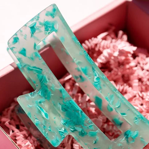 Pince à griffe turquoise Pixie Woo pour cheveux, en plastique solide, adaptée pour coiffer et fixer les cheveux.