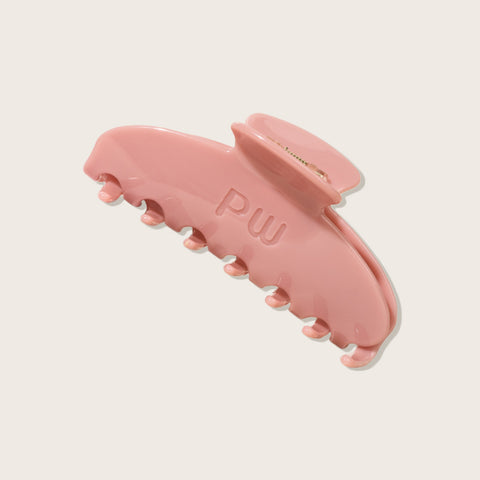 Pince demi-lune Pixie Woo Strawberry Shortcake Rose pour cheveux, finition rose et design élégant.
