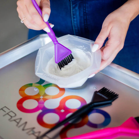 Ensemble de 3 pinceaux classiques Framar pour la coloration capillaire, avec manches noirs et poils souples.