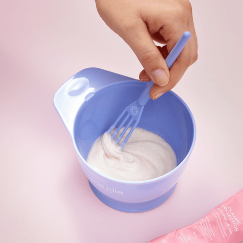 Bol à mélanger professionnel Maria Nila en plastique blanc, idéal pour la préparation de produits capillaires.