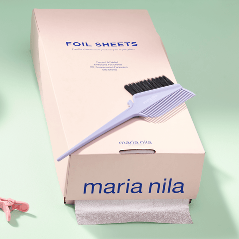 Feuilles d'aluminium Maria Nila pour soins capillaires, utilisées en salon professionnel, présentation en rouleau ou feuille.
