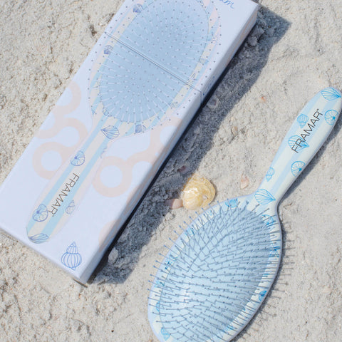 Brosse démêlante Framar Beach Bum en plastique avec poils souples pour démêler les cheveux facilement.