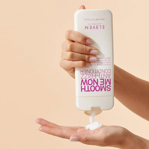 Revitalisant lissant pour cheveux Eleven Australia Smooth Me, texture crémeuse, bouteille blanche avec logo noir.