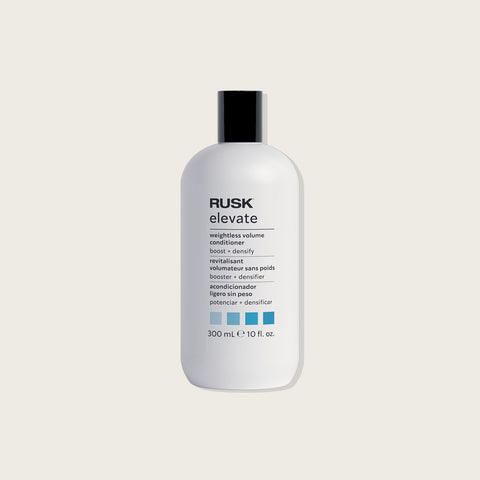 Revitalisant volume léger Rusk pour cheveux, bouteille blanche avec pompe, soin pour cheveux fins ou plats.
