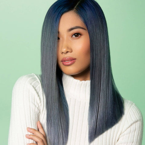 Color enhancer pour cheveux argentés de Pravana, flacon de 148 ml avec produit vibrant pour shades gris ou argent.