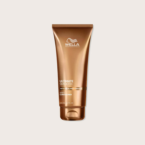Revitalisant coiffant Wella Professionals Ultimate Smooth pour cheveux, flacon de 200 ml, texture crémeuse et lisse.