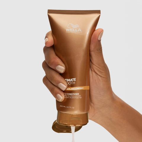 Revitalisant capillaire Wella Professionals Ultimate Smooth, 200 ml, pour cheveux brillants et lisses.