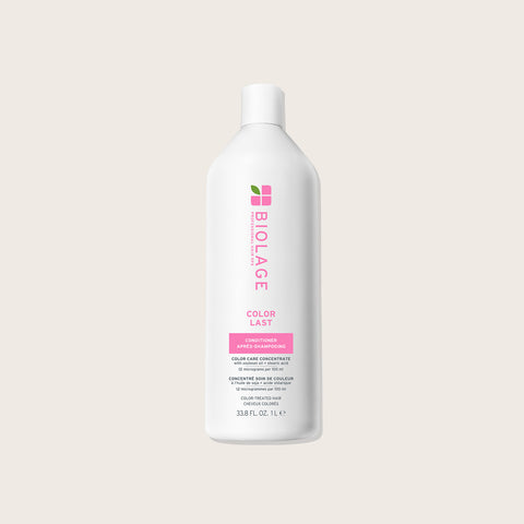 Revitalisant capillaire Biolage Color Last pour cheveux colorés, bouteille blanche avec pompe, visible sur l'image.