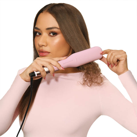 Lisseur GHD Max Rose Édition Limitée avec plaques larges pour cheveux épais, finition rose élégante, outil de coiffure professionnel