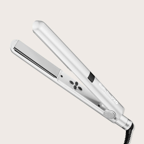 Fer plat BabylissPro nano-titane 1'' de la collection I DO, outil de coiffure professionnel, avec plaque lisse et ergonomie moderne.