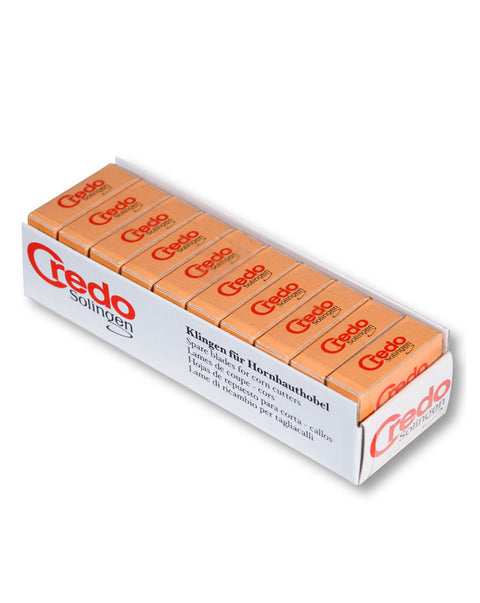 Lame repousse-cuticules Credo pour beautés des ongles, outil de manucure professionnel avec manche en plastique.