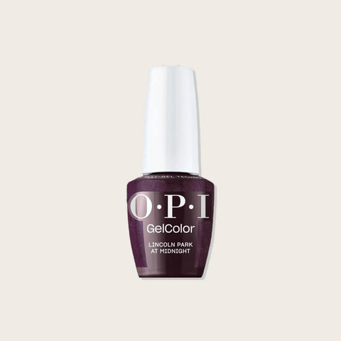 Manucure avec vernis gel OPI GELCOLOR Lincoln Park at Midnight, finition brillante sur ongles soignés.