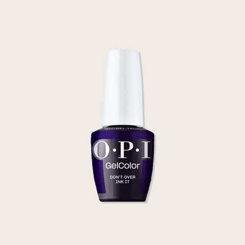 Verre à ongles avec vernis gel OPI GELCOLOR Don’t Over Ink It, couleur violette brillante, fini lisse et brillant.