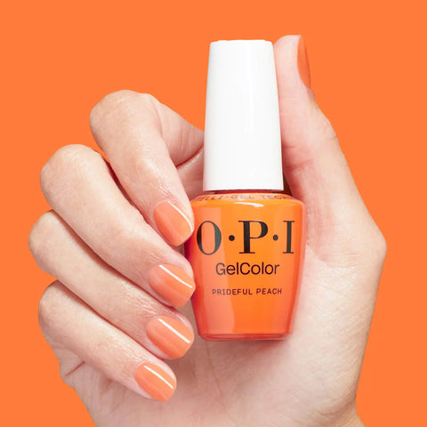 Verre à ongles avec vernis GelColor OPI Prideful Peach, finition brillante et couleur pêche vibrante.