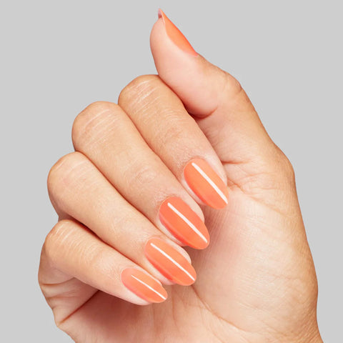 Vernis à ongles GelColor OPI Prideful Peach sur ongle, finition brillante, couleur pêche lumineuse.