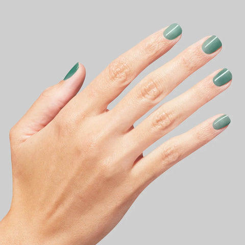 Vernis gel OPI Gelcolor Pose in Ivy, finition brillante, application sur ongles, teinte vert foncé avec nuance élégante.