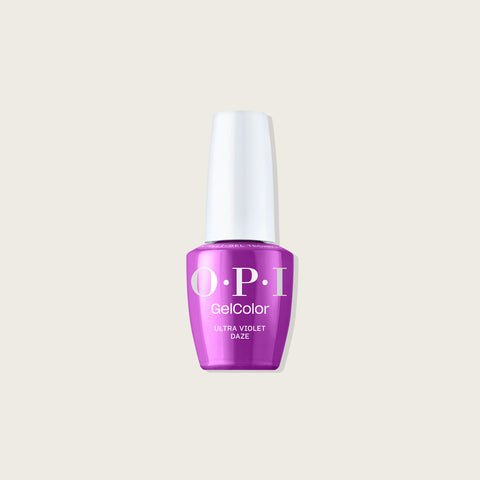 Vernis à ongles OPI GELCOLOR Ultra Violet Daze, teinte violette vibrante, finition brillante, appliqué sur des ongles soignés.