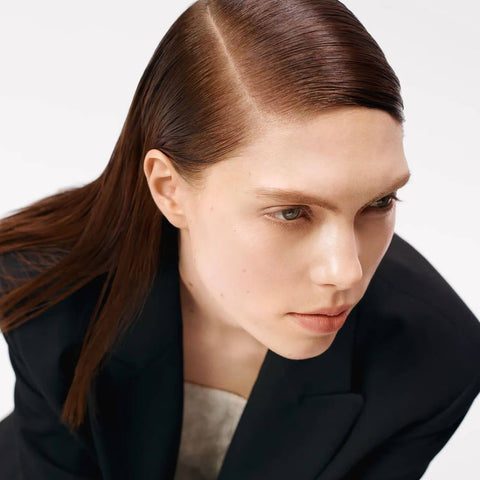 Spray fixatif Sebastian Shaper Fierce pour cheveux, flacon de 300 ml avec spray noir et logo Sebastian visible.