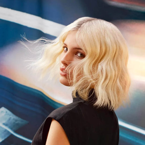 Spray Sebastian Trilliant pour cheveux, protection thermique et brillance, flacon de 150 ml visible sur l'image.