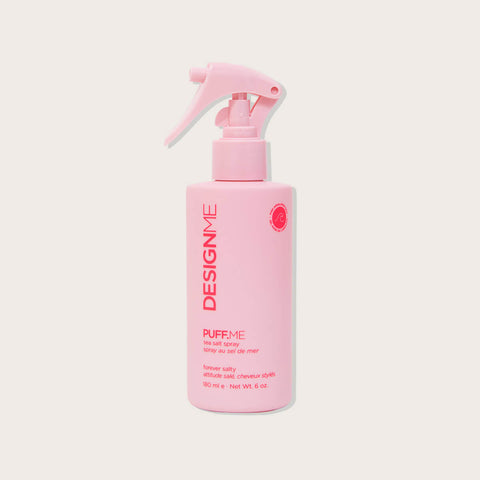 Spray de sel marin DESIGN.ME PUFF.ME pour cheveux, flacon de 180 ml avec vaporisateur, texture légère et naturelle.
