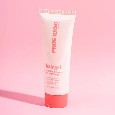 Gel coiffant Coco Cherry de Pixie Woo pour cheveux, en tube de 150 ml, avec texture lisse et parfum fruité.