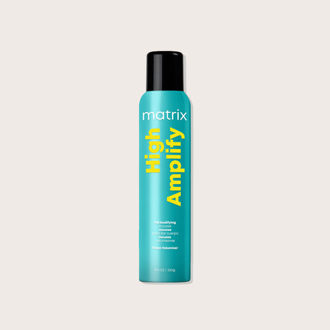 Mousse volume Matrix High Amplify pour cheveux, flacon de 320 g, texture légère et volumisante visible sur l'image.