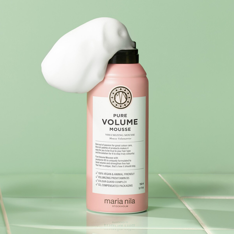 Mousse volumisante Maria Nila Pure Volume pour cheveux, flacon de 150 ml, texture légère et naturelle.