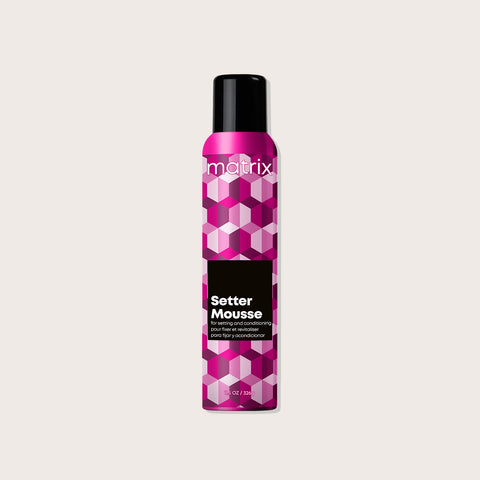 Mousse fixatrice et revitalisante pour cheveux Matrix Setter Mousse 326 g, texture légère et volume naturel.