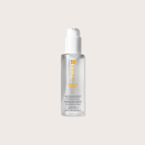 Serum lissant Biolage Smooth Proof pour cheveux, flacon de 100 ml, avec une texture légère et une finition brillante.