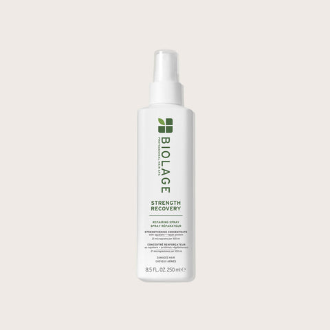 Spray sans rinçage Biolage Strength Recovery pour cheveux, flacon de 250 ml, cheveux renforcés et revitalisés.