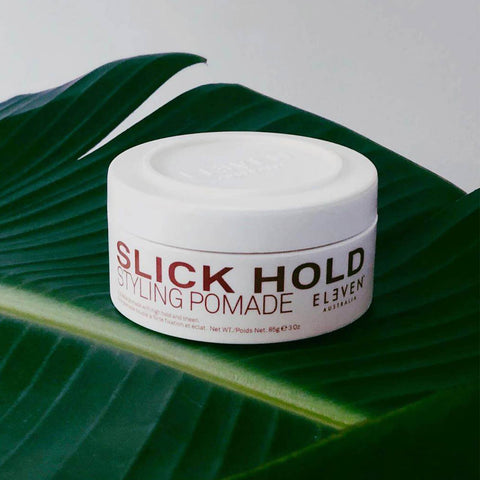 Pomade coiffante Eleven Australia Slick Hold 85 ml, texture brillante et fixation forte pour cheveux.