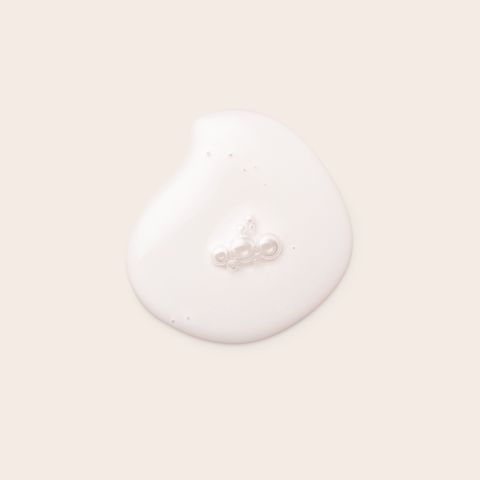 Sérum apaisant Maria Nila Head & Hair Heal pour cheveux, flacon de 50 ml avec application sur cheveux et cuir chevelu.