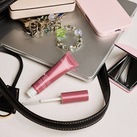 Brosse coiffante de précision Alcôve pour cheveux, de 15 ml, avec poils fins pour un styling précis et soigné.