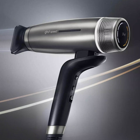 Sèche-cheveux GHD Speed noir titane, outil de coiffure ultra rapide avec design moderne et technologie avancée.