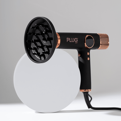 Séchoir à air noir Plug By Must52 Airstream, outil de séchage compact avec embout en plastique noir et design moderne.
