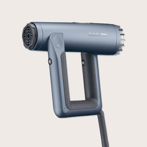 Séchoir professionnel Babylisspro Airsquare nano-titane, outil de coiffure avec design moderne et buse large pour séchage efficace.