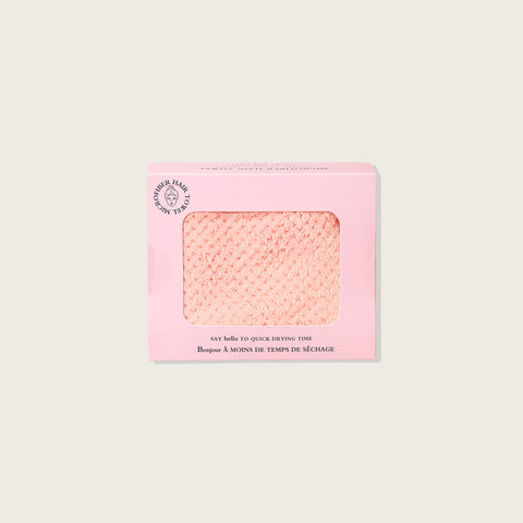 Serviette capillaire en microfibre rose de la marque Pixie Woo, douce et absorbante pour cheveux.