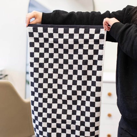 Outil Framar, serviettes de salon à carreaux noirs et blancs, visibles avec motif à carreaux, en tissu léger.