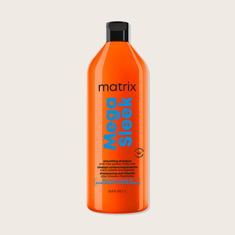 Shampooing lissant Matrix Mega Sleek pour cheveux lisses et brillants, bouteille blanche avec logo Matrix.