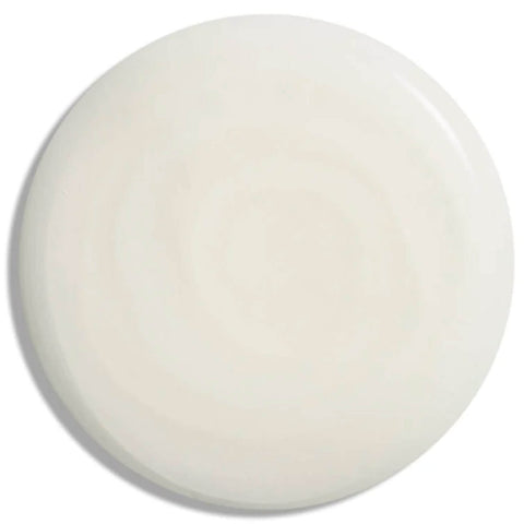 Shampooing lissant Matrix Mega Sleek pour cheveux brillants et soyeux, flacon de shampooing dans une salle de bain moderne