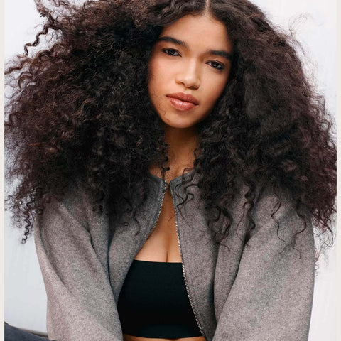 Shampooing réparateur Sebastian Penetraitt pour cheveux abîmés, bouteille verte avec flacon en plastique recyclé