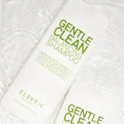 Shampooing balance Gentle Clean de Eleven Australia pour cheveux, flacon élégant avec étiquette verte et blanc.