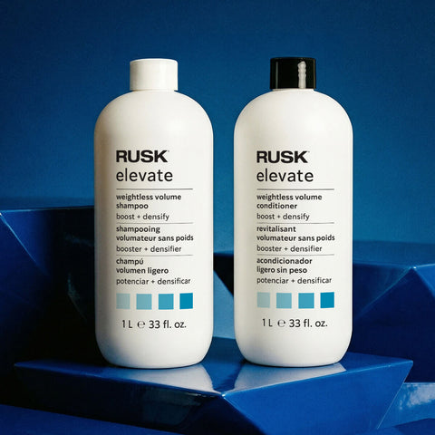 Shampooing volume Rusk Elevate Weightless pour cheveux fins, texture légère et volume naturel, dans une bouteille.