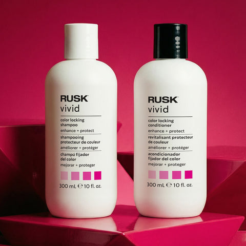 Shampooing protecteur de couleur Rusk Vivid pour cheveux, flacon de 300 ml, avec étiquette colorée et design élégant