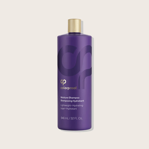 Shampooing hydratant Colorproof pour cheveux, bouteille blanche avec étiquette, texture crémeuse visible dans l'image.