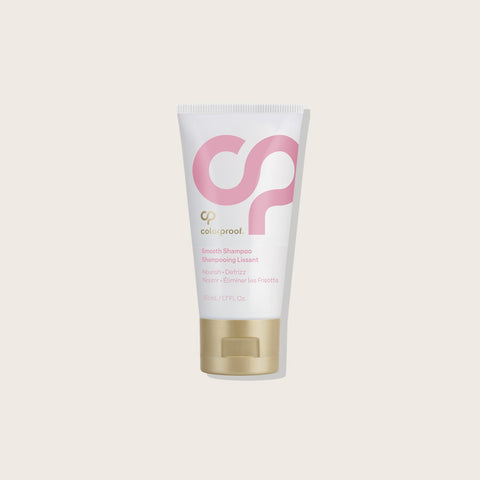 Shampooing lissant Colorproof en flacon de 50ml, texture douce pour cheveux lisses et soyeux.