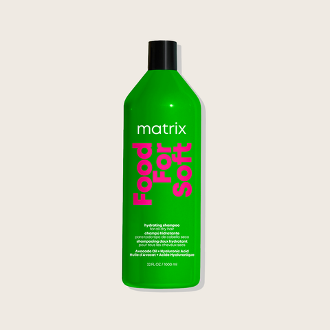 Shampooing hydratant pour cheveux Matrix Food For Soft avec bouteille blanche et logo visible.
